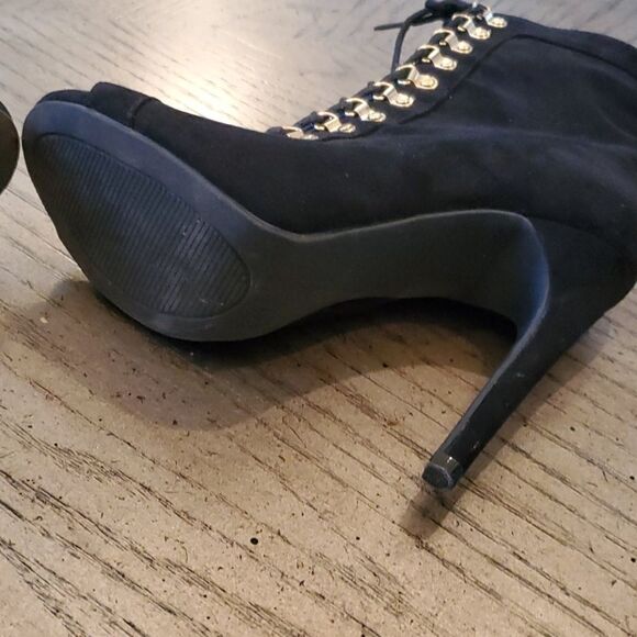 Black open toe suede booties zip up. Size 7 - Picture 5 of 8